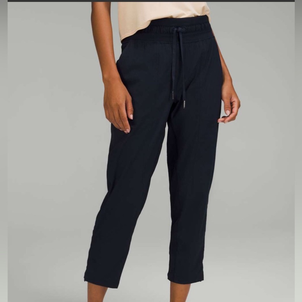 Lululemon Dance Studio Mid-Rise Crop 25"
True Navy size 10